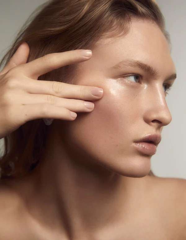 Applying a SHIKAVA serum